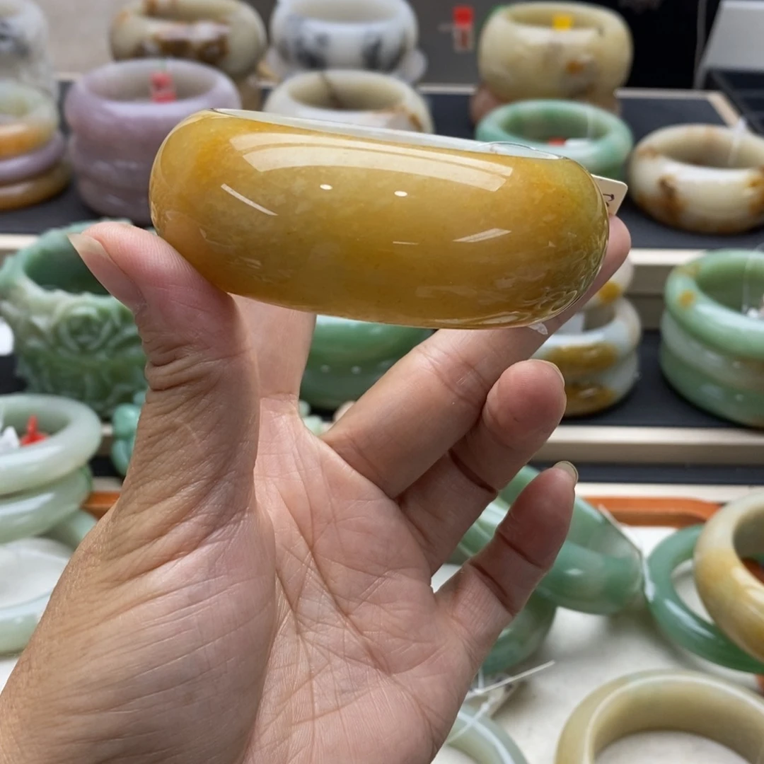 石英质玉手镯未镶嵌金*阳