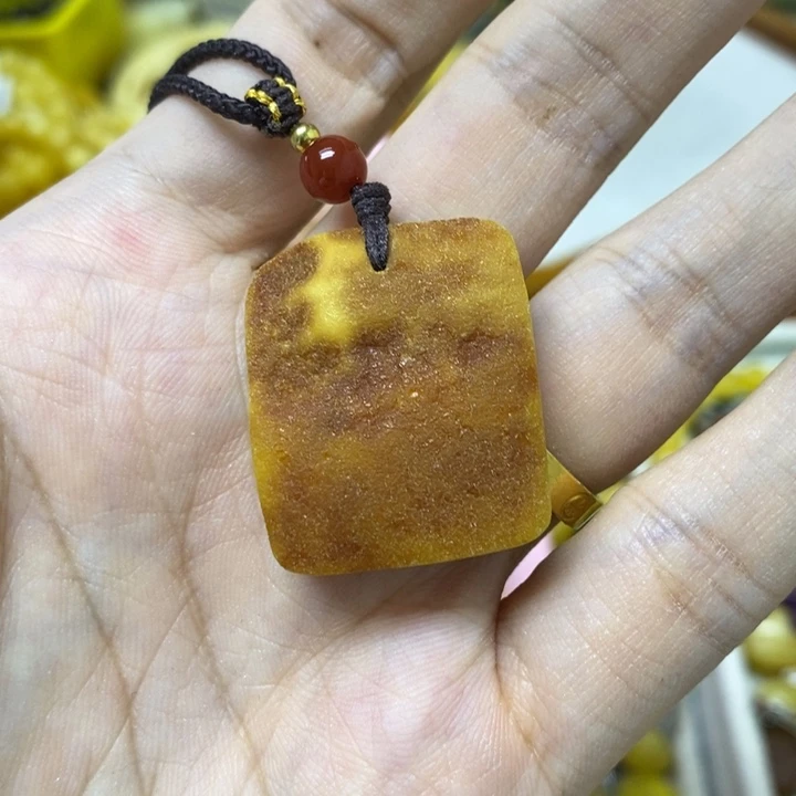 蜜蜡未镶嵌裸石吊坠
