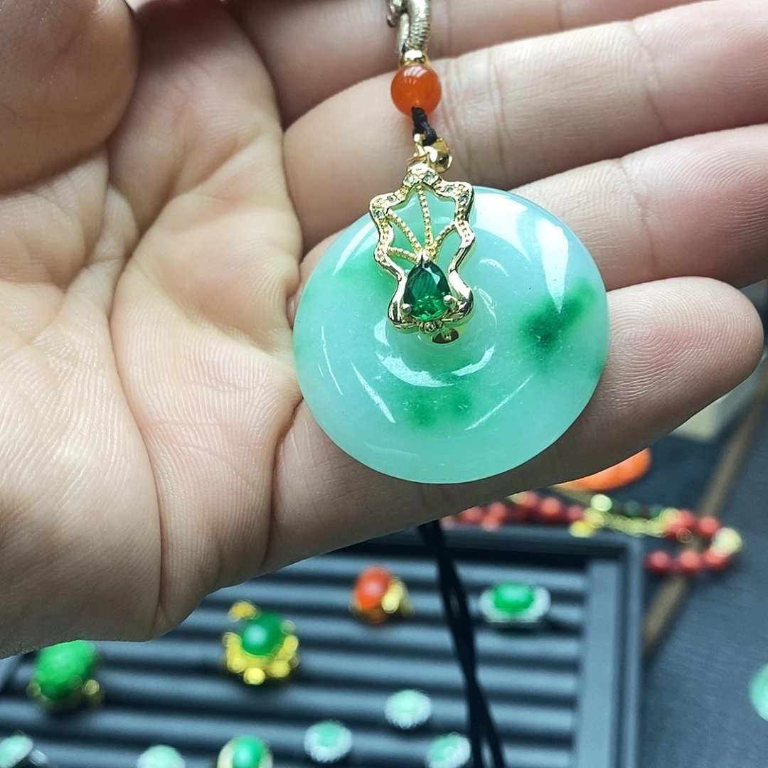 翡翠未镶嵌戒指吊坠