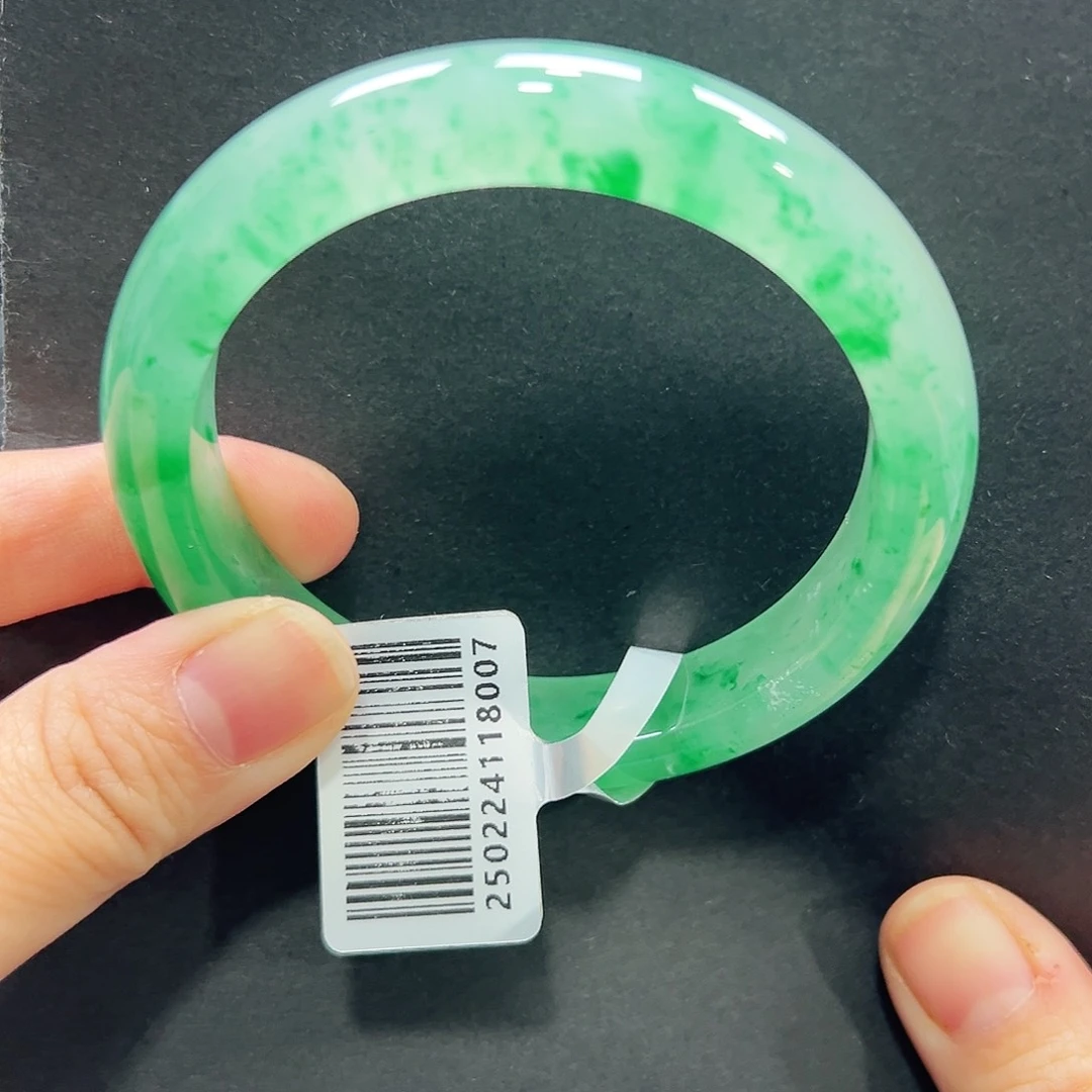 华***-石英质玉（非洲翠）未镶嵌手镯