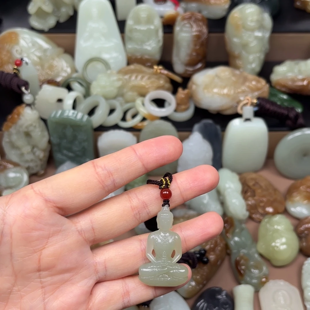 颈饰未镶嵌和田玉