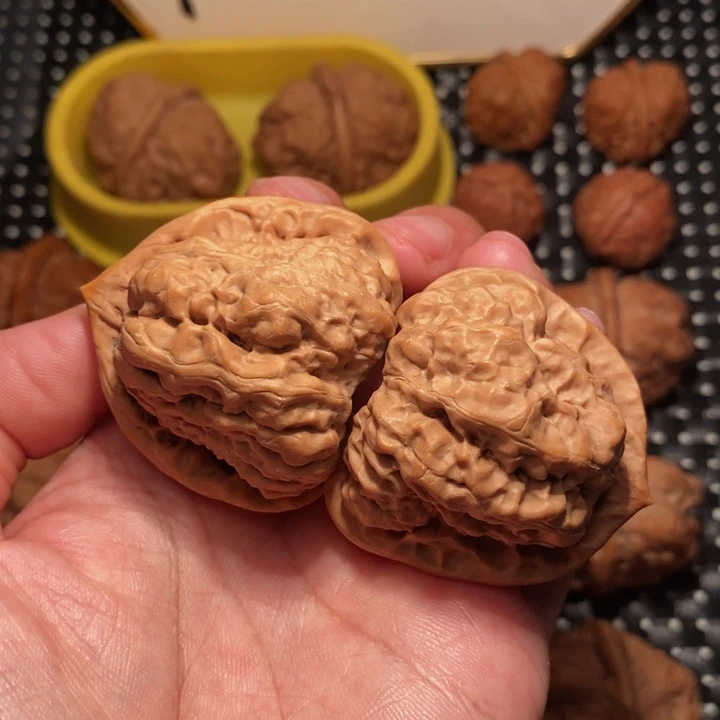 把件文玩核桃超高尖三角箭毒蛙