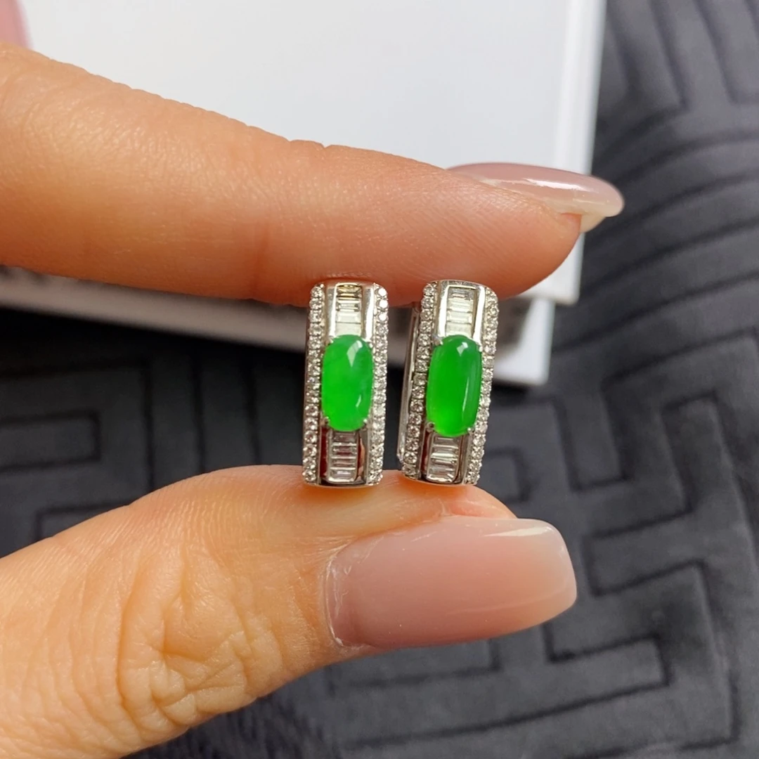 翡翠18K金镶嵌耳饰炸光蛋面耳包