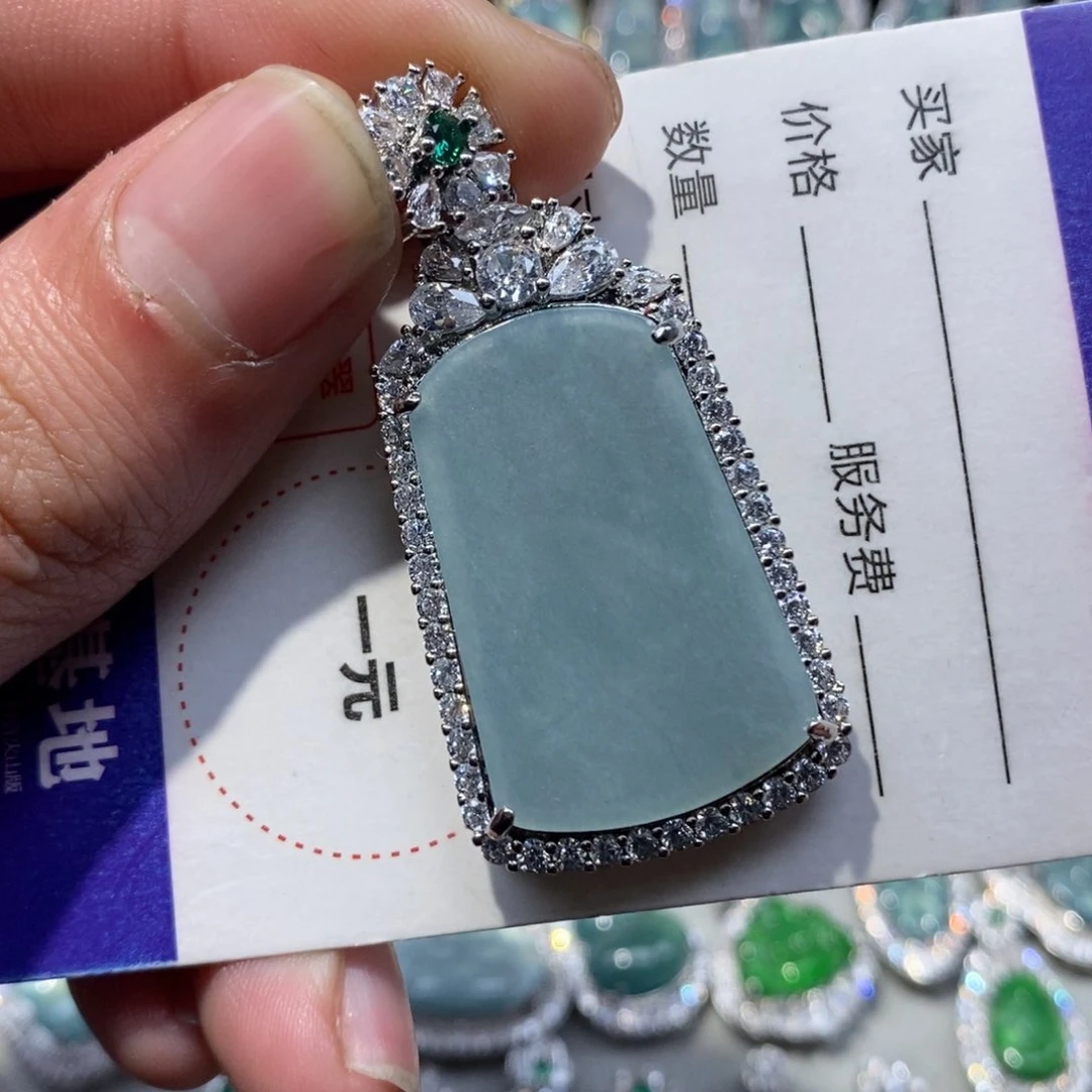 翡翠颈饰未镶嵌翡翠