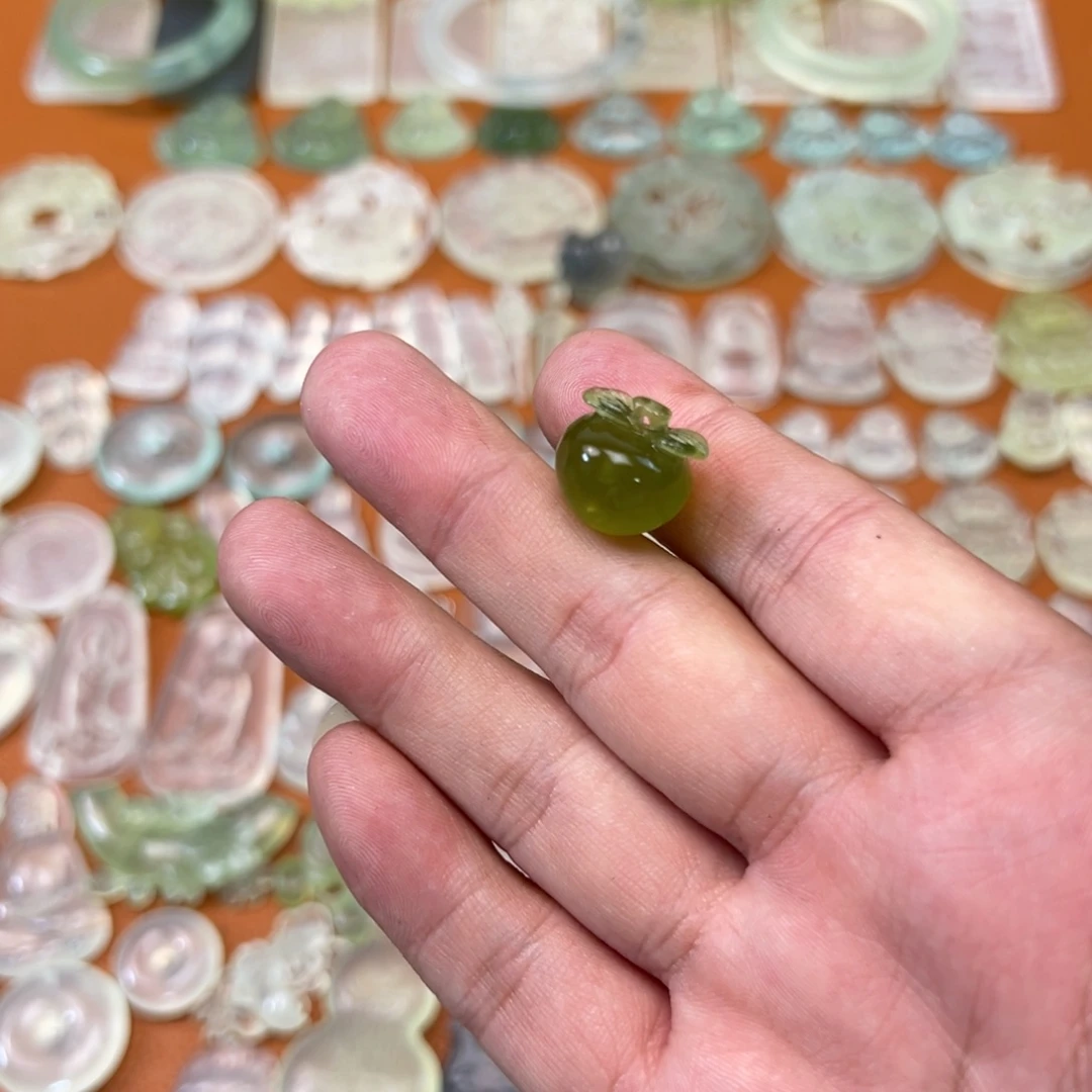 小***喵蛇纹石玉未镶嵌颈饰