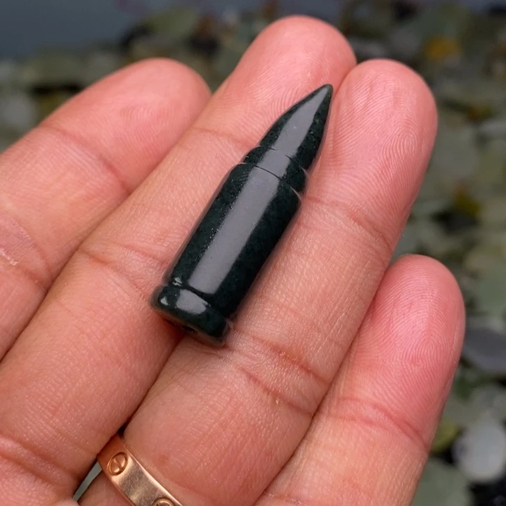 蛇纹石玉颈饰合金56