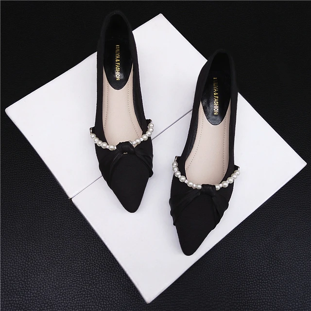 尖头粗跟女单鞋法式2025春季新款百搭浅口平底鞋黑色中跟气质瓢鞋