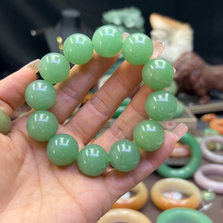 未镶嵌手镯石英岩玉