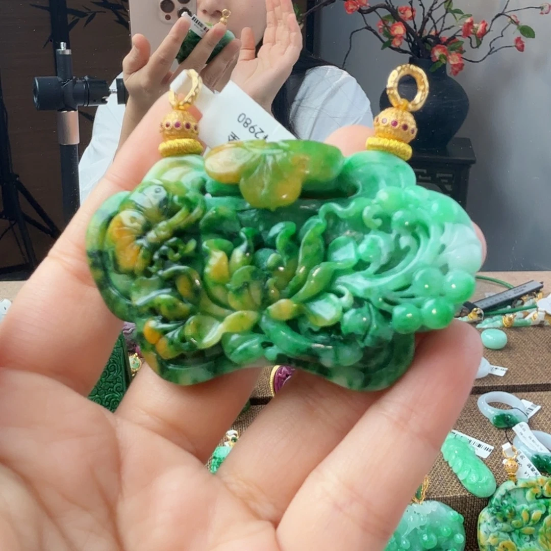 翡翠未镶嵌吊坠(赠链)