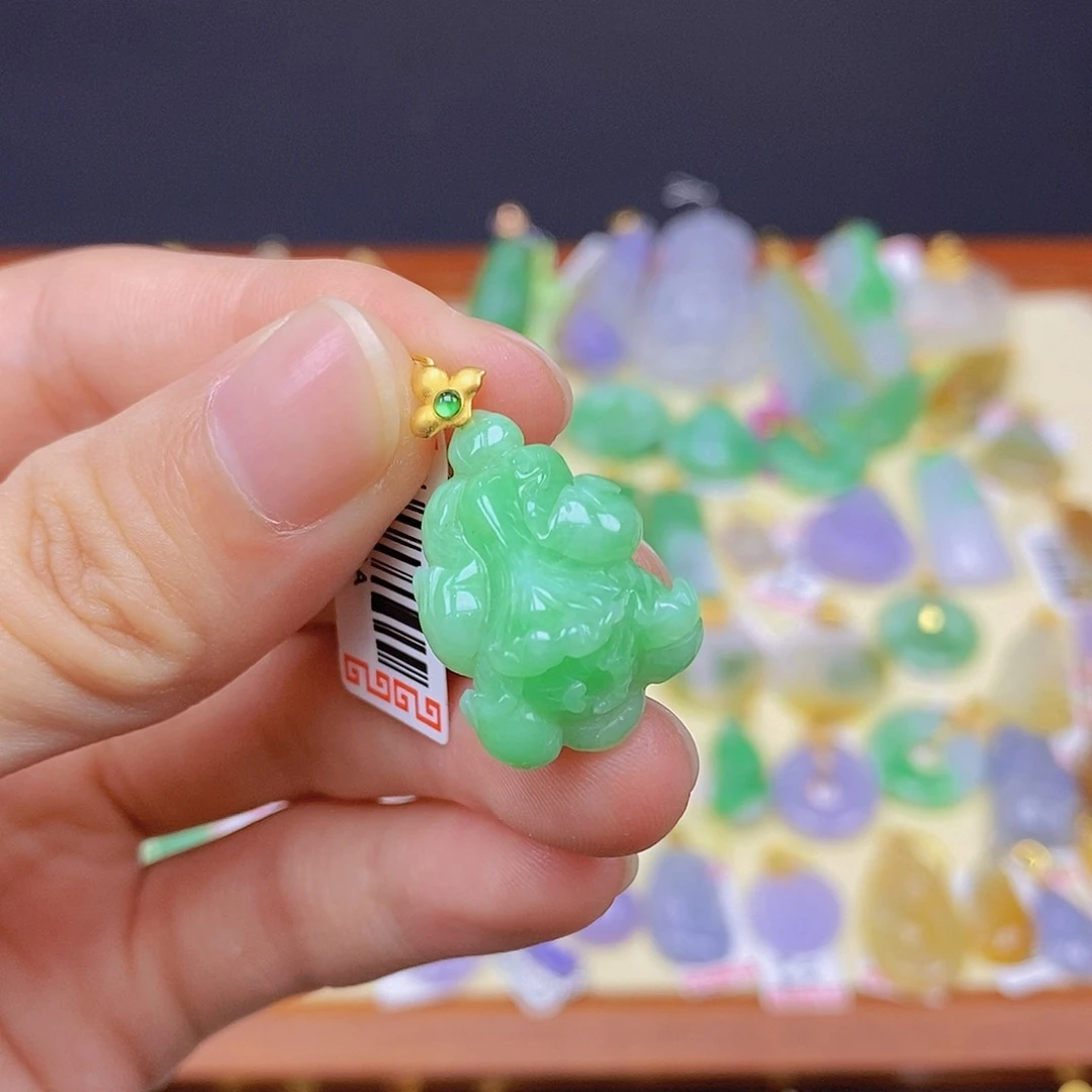 翡翠颈饰18K金镶嵌翡翠