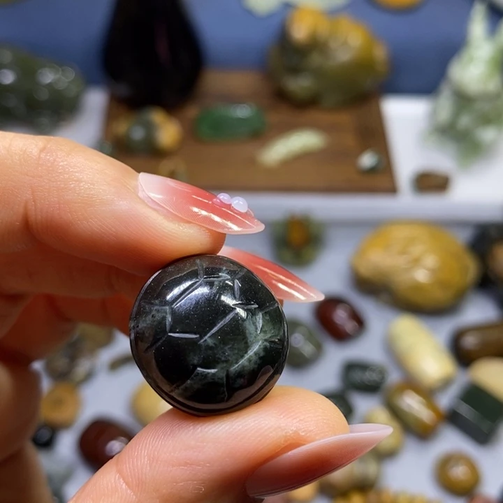 透闪石质玉未镶嵌挂件双面富甲