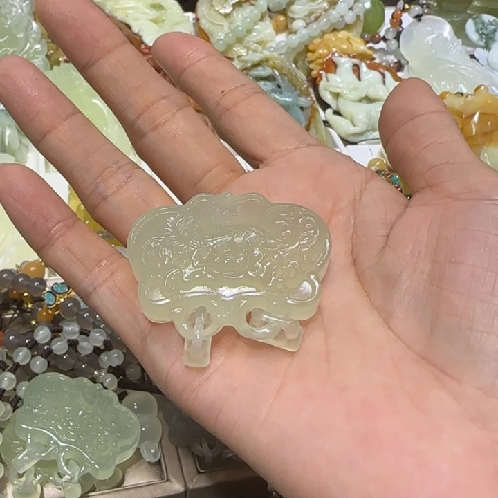 蛇纹石玉吊坠未镶嵌茹*