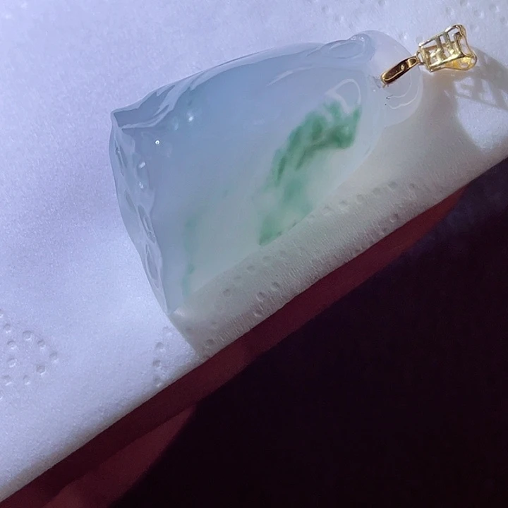 翡翠18K金镶嵌颈饰翡翠