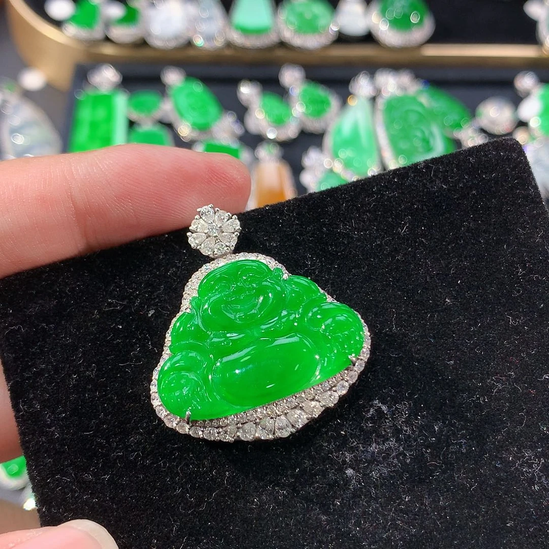 翡翠18K金镶嵌颈饰