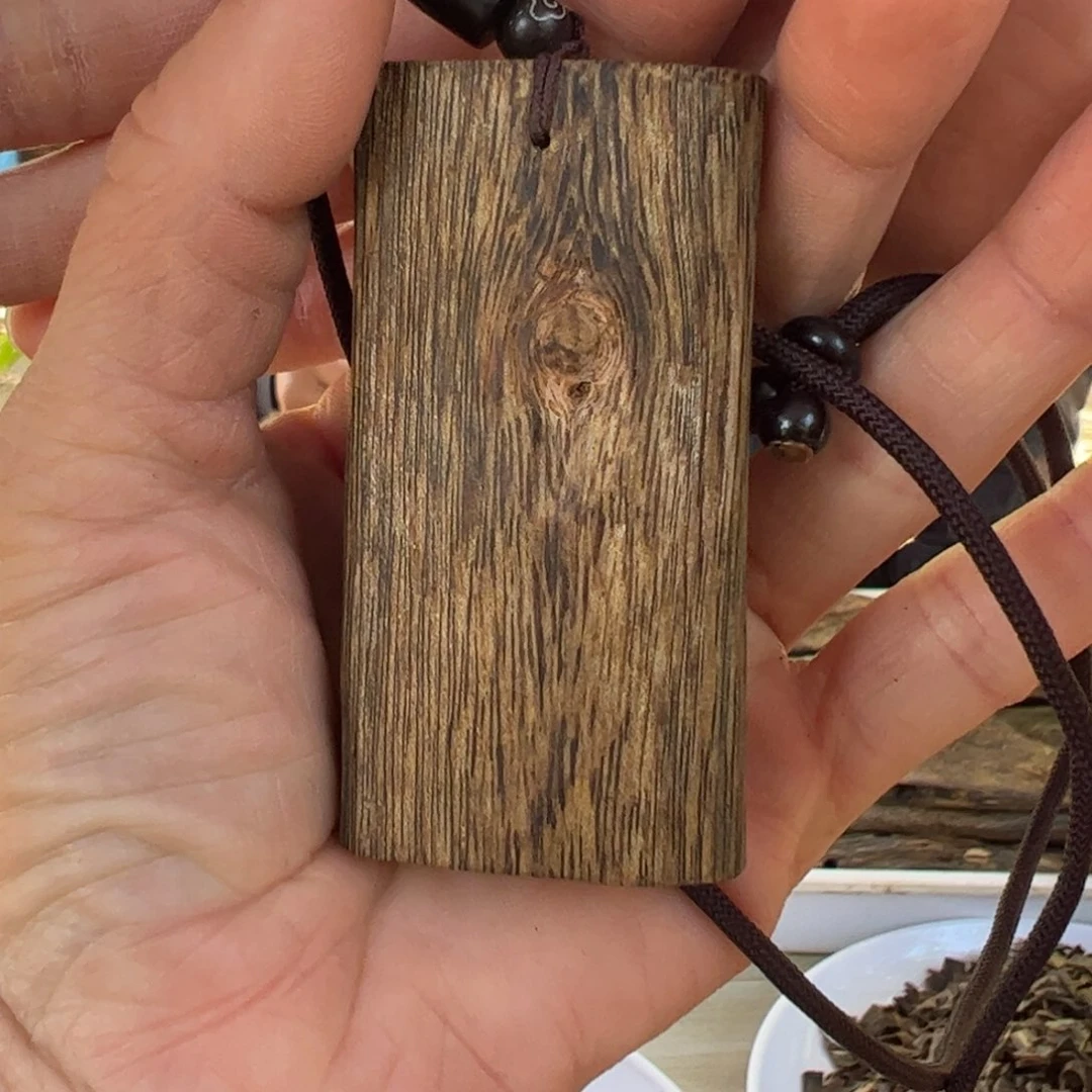 沉香吊坠绿棋楠牌 1 8克 多样性发一