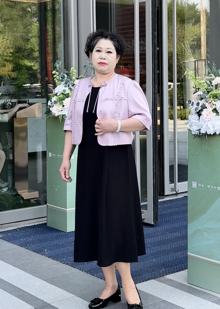 时尚优雅上衣搭配连衣裙套装适合中年妈妈夏季穿着