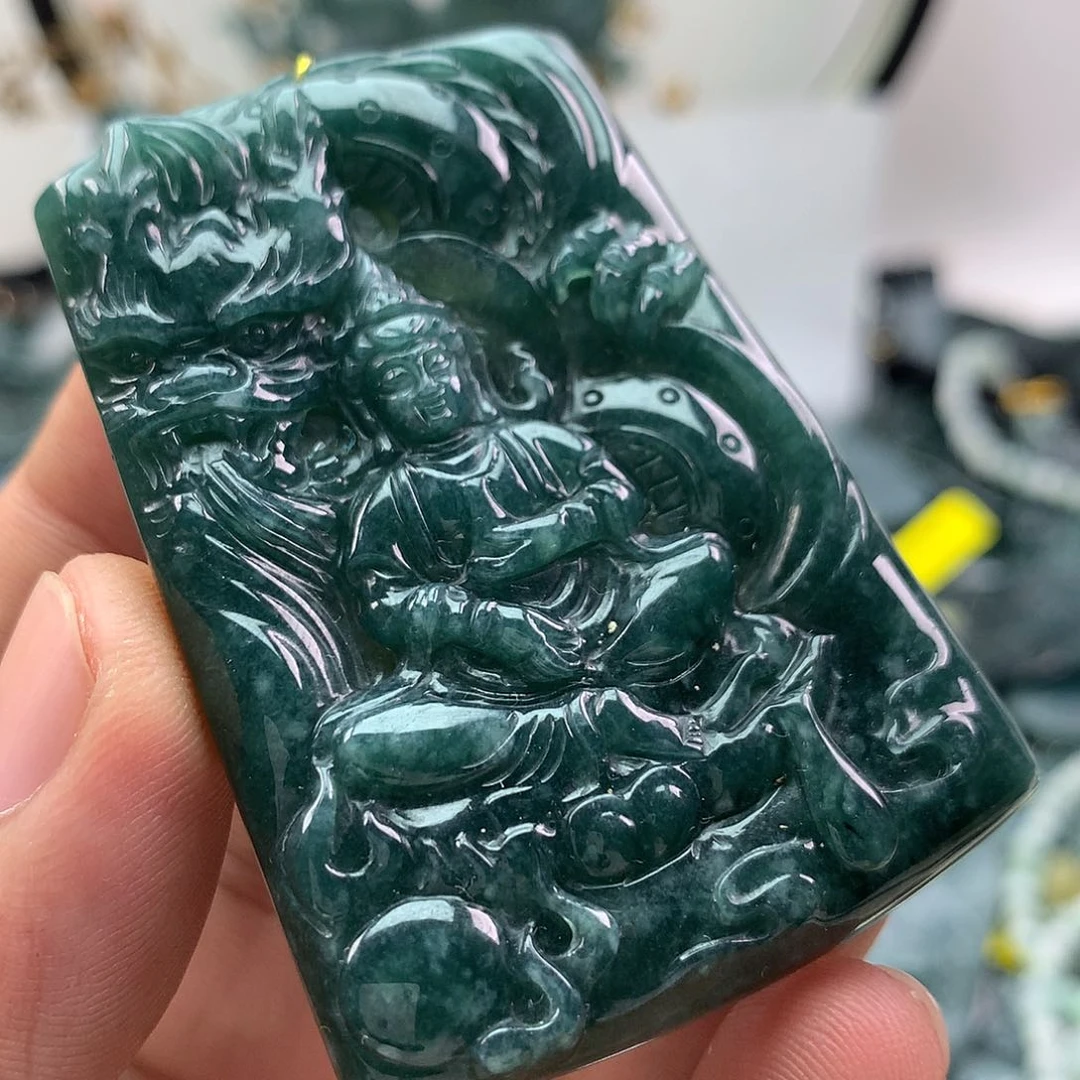 翡翠未镶嵌颈饰观音