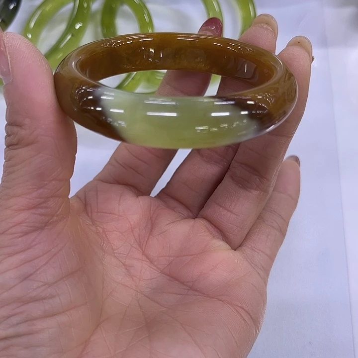 蛇纹石玉未镶嵌圆条手镯