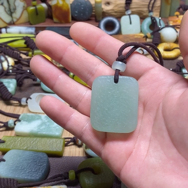 蛇纹石玉挂件未镶嵌木**三