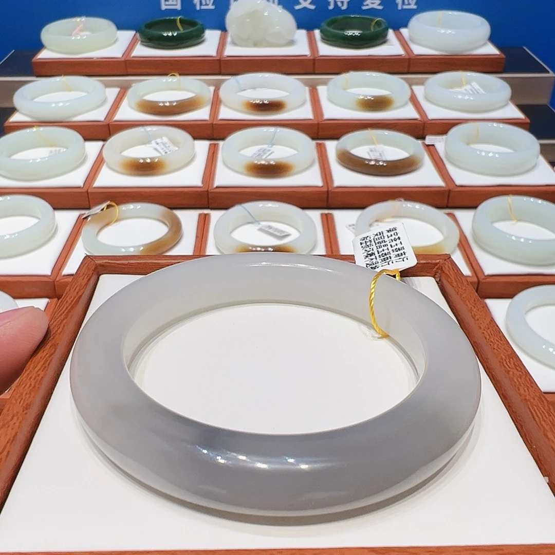 和田玉未镶嵌手镯白冰一口紫