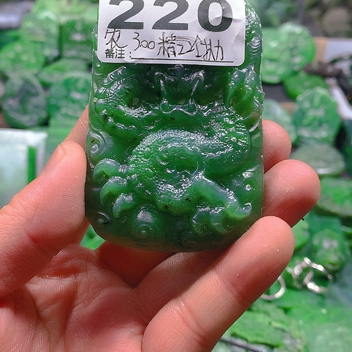 农***工和田玉（碧玉）未镶嵌珠宝半成品