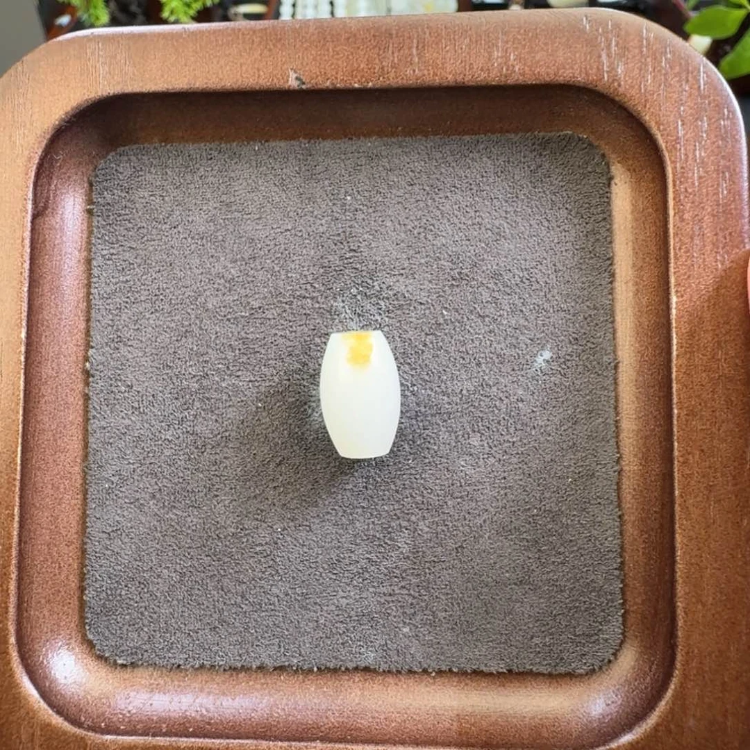 羽***佳和田玉未镶嵌颈饰
