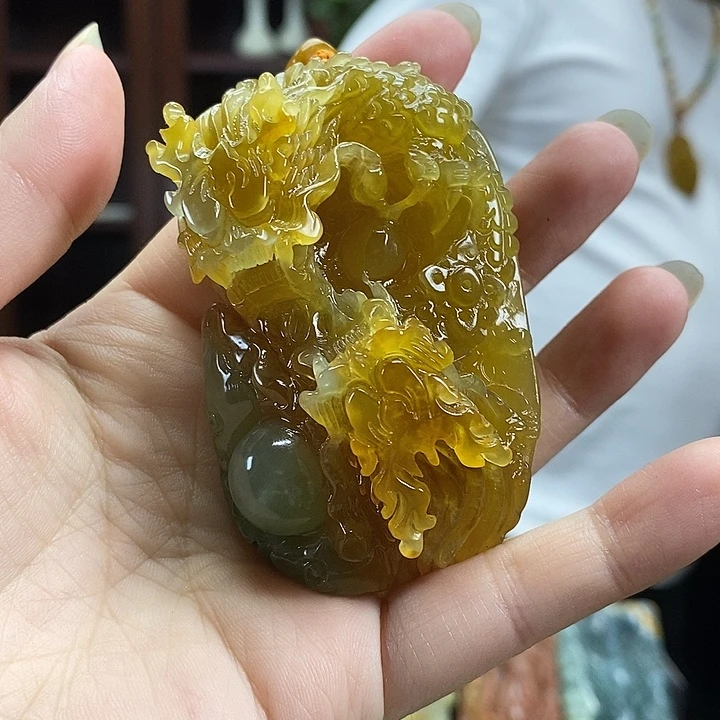 蝶***6蛇纹石玉未镶嵌颈饰