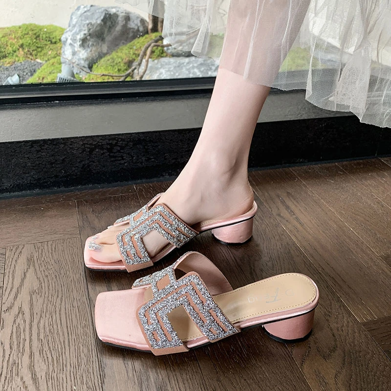 2025春夏新款水钻H拖网红爆款百搭轻奢时尚圆柱跟低跟拖鞋凉鞋女