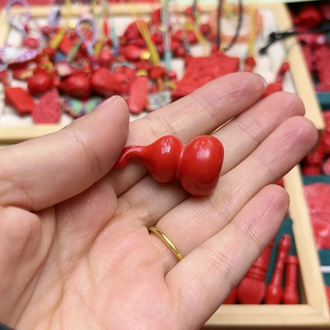 天然辰砂红绳吊坠款