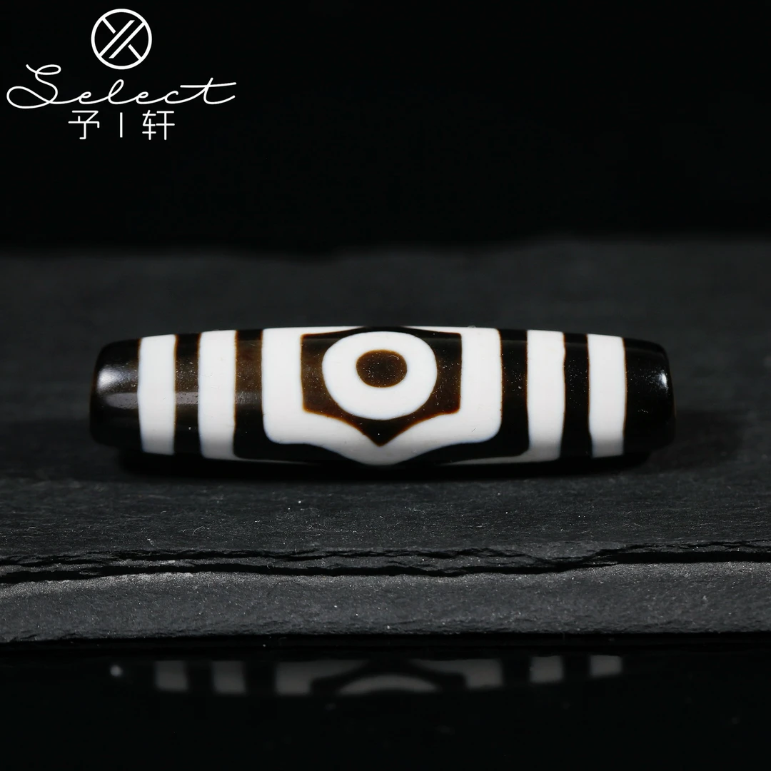 予轩出品；精品行运任晓攀臻品黑白台珠宝盖三眼52.2*12mm玛瑙吊坠