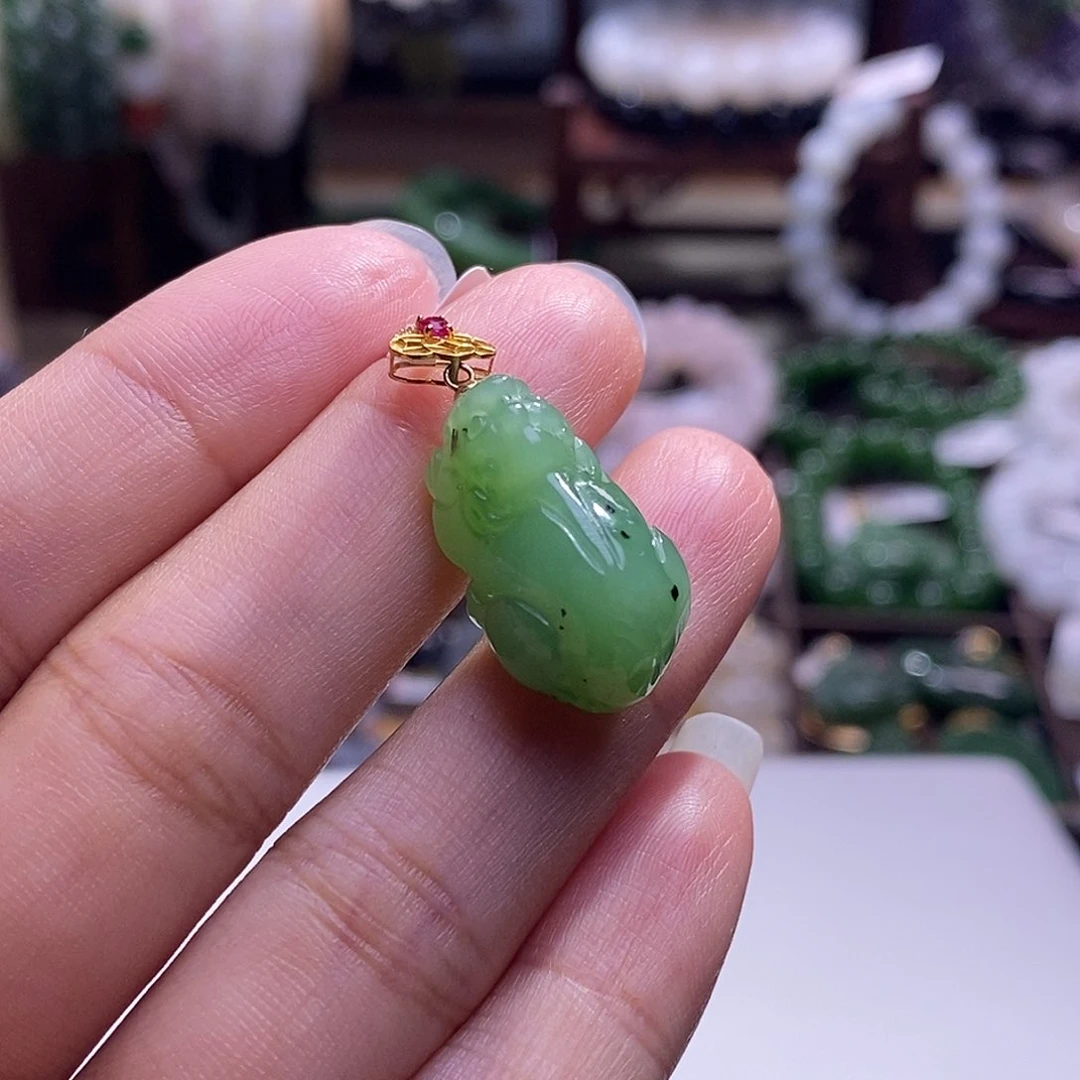 颈饰未镶嵌和田玉清货价乌兰海猕猴桃金镶貔貅