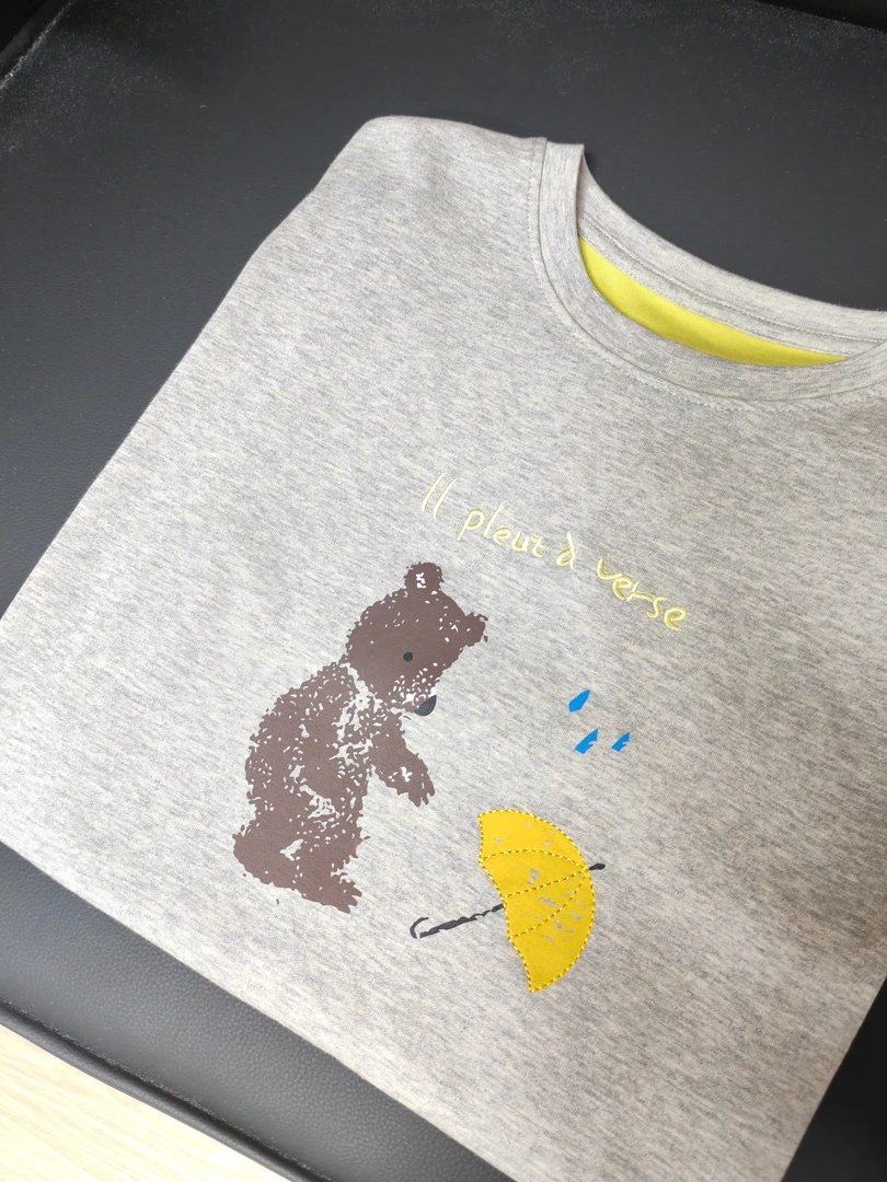 时尚百搭小熊雨伞短袖