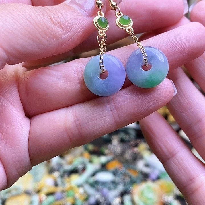 翡翠未镶嵌颈饰一对