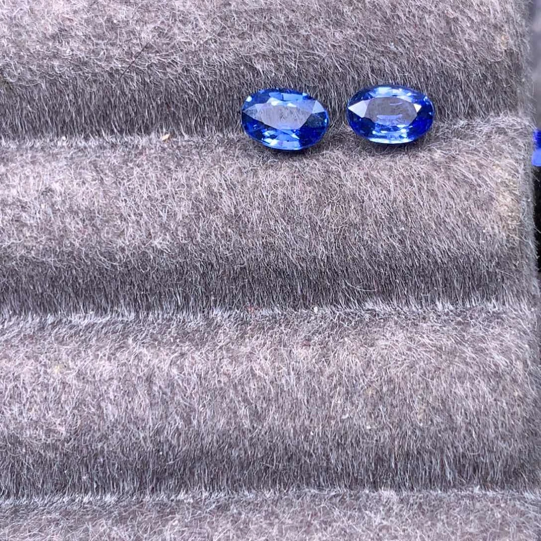 蓝宝石裸石1:05克拉两粒矢车菊蓝宝石