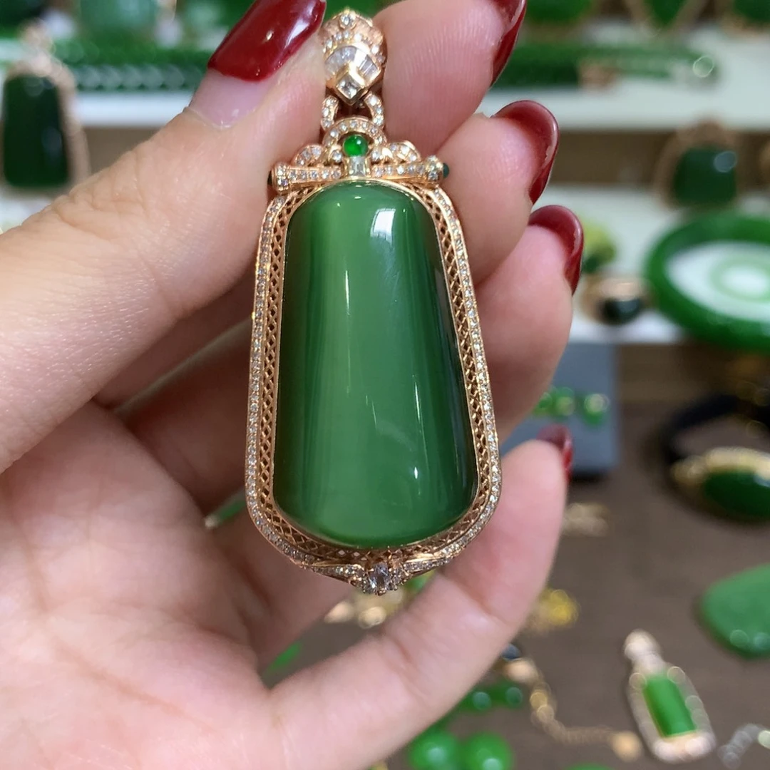 和田玉吊坠18K金镶嵌镜**珠