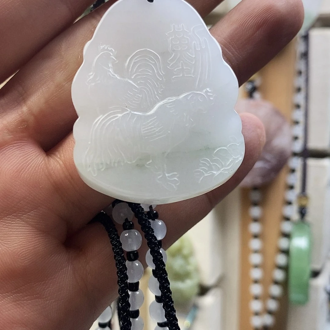 颈饰未镶嵌石英质玉