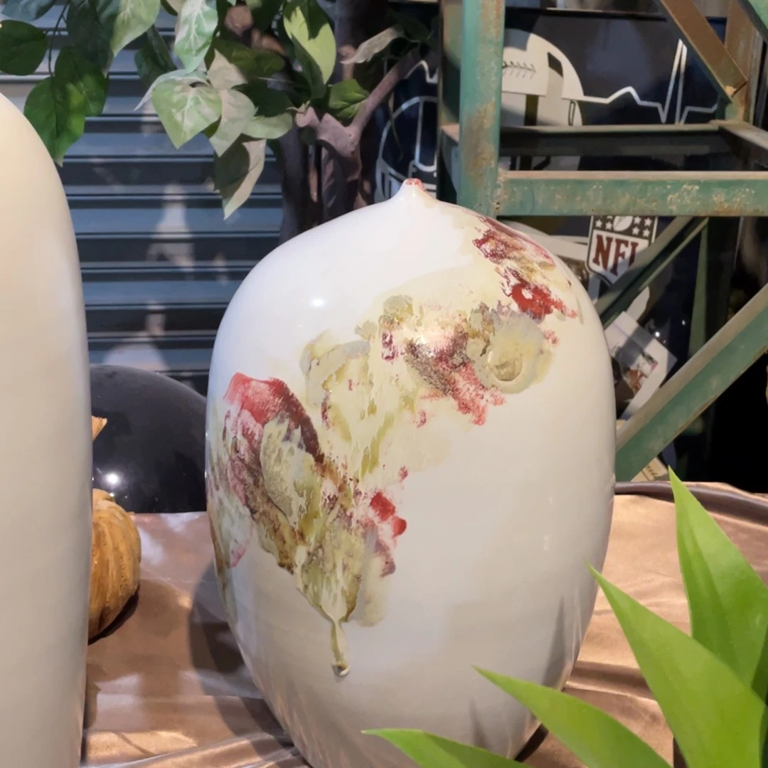 陶瓷花瓶，家居摆件。