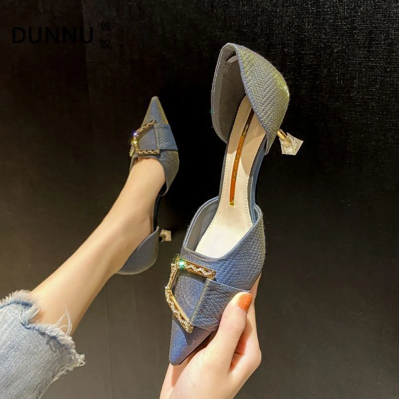 法式优雅钻扣女士高鞋跟单鞋百搭新款尖头细跟时尚潮流鞋子