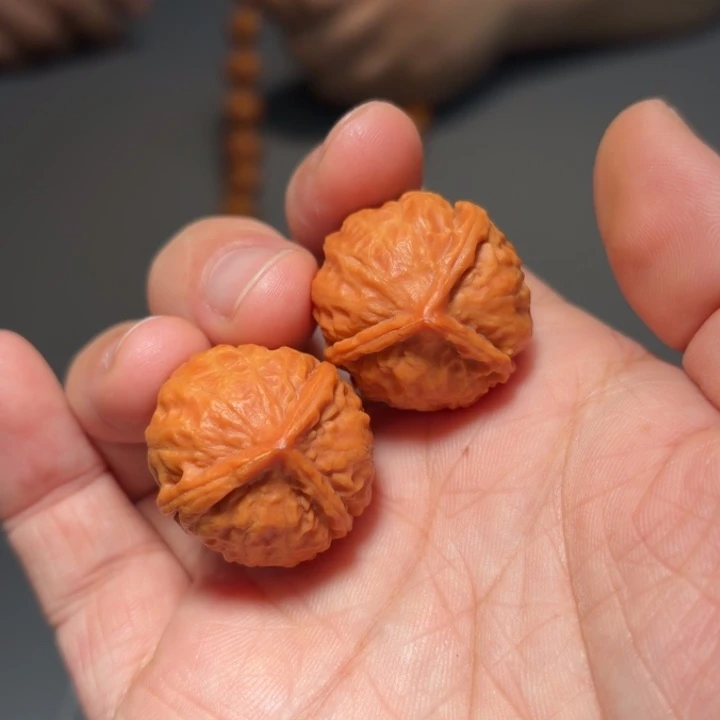 文玩核桃吊坠球三棱7186