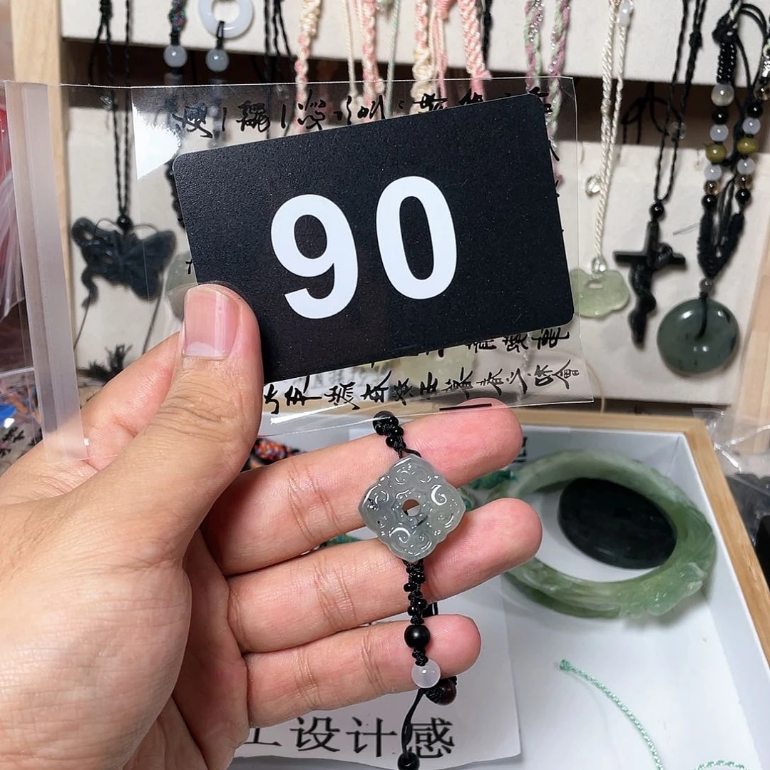 蛇纹石玉颈饰合金