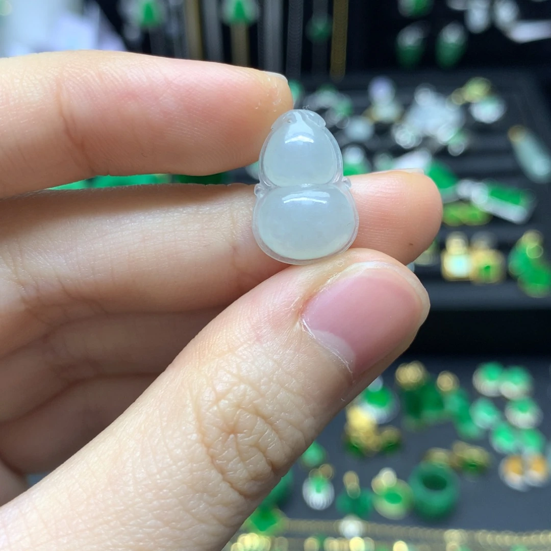 翡翠未镶嵌吊坠(不含链)有纹裂