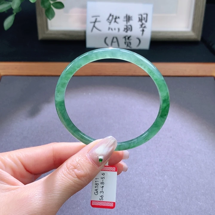翡翠手镯未镶嵌天然翡翠手镯