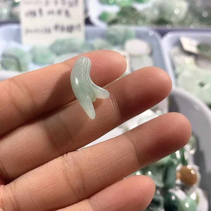 饿***嗯翡翠未镶嵌吊坠(不含链)吊坠