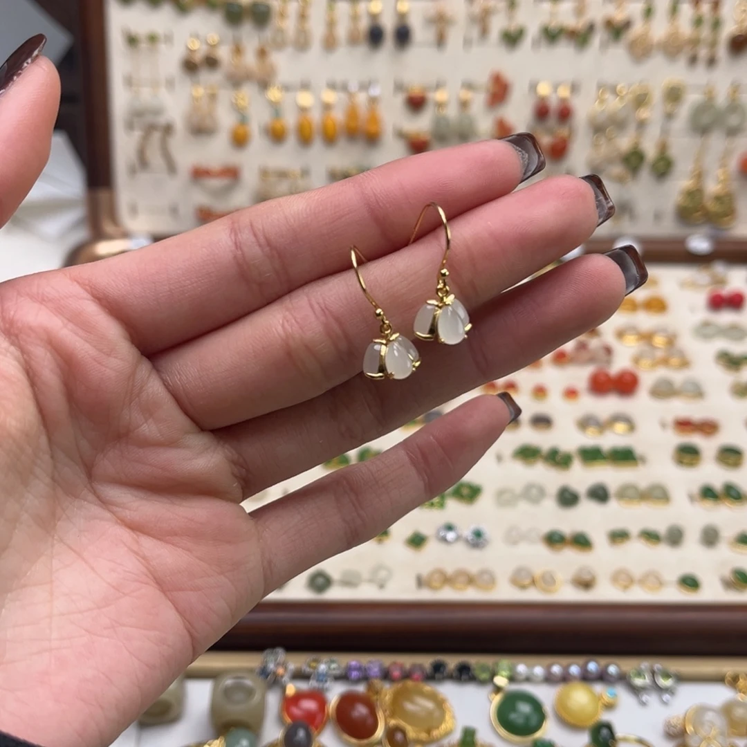 和田玉未镶嵌耳饰