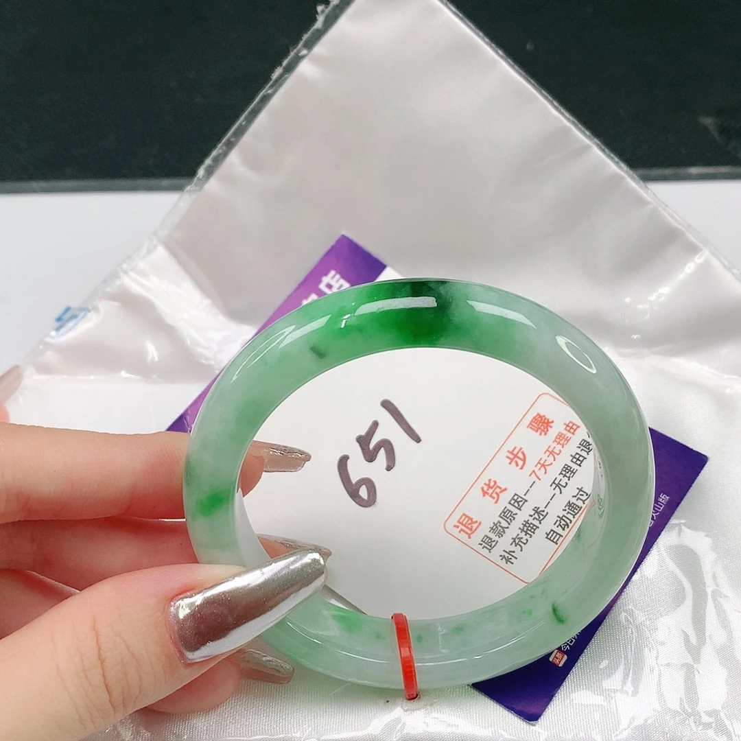 翡翠手镯未镶嵌翡翠手镯