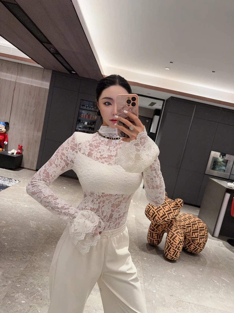 DOUWU【蕾丝物语】黑白两色蕾丝抹胸喇叭袖连档高领长袖上衣SY13119