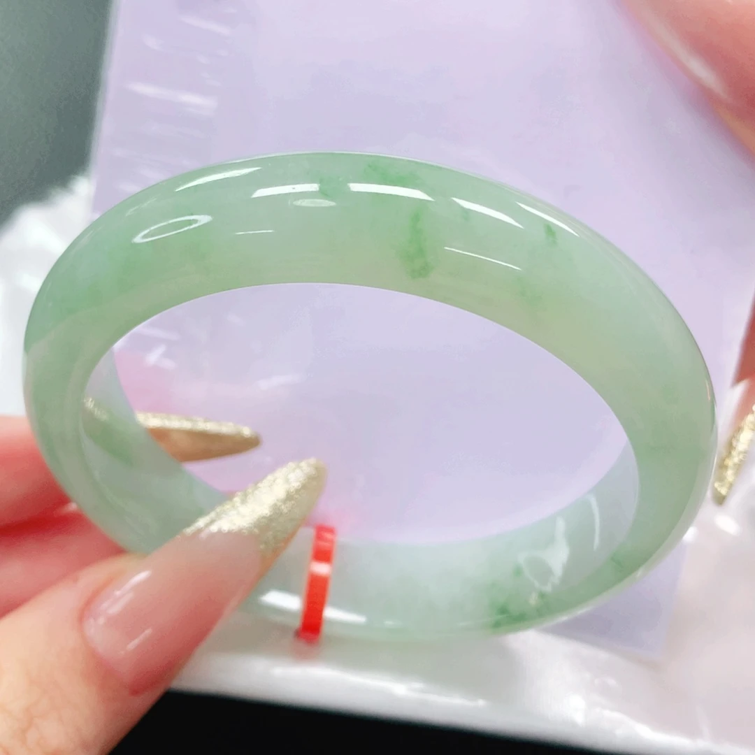 翡翠手镯未镶嵌53圈