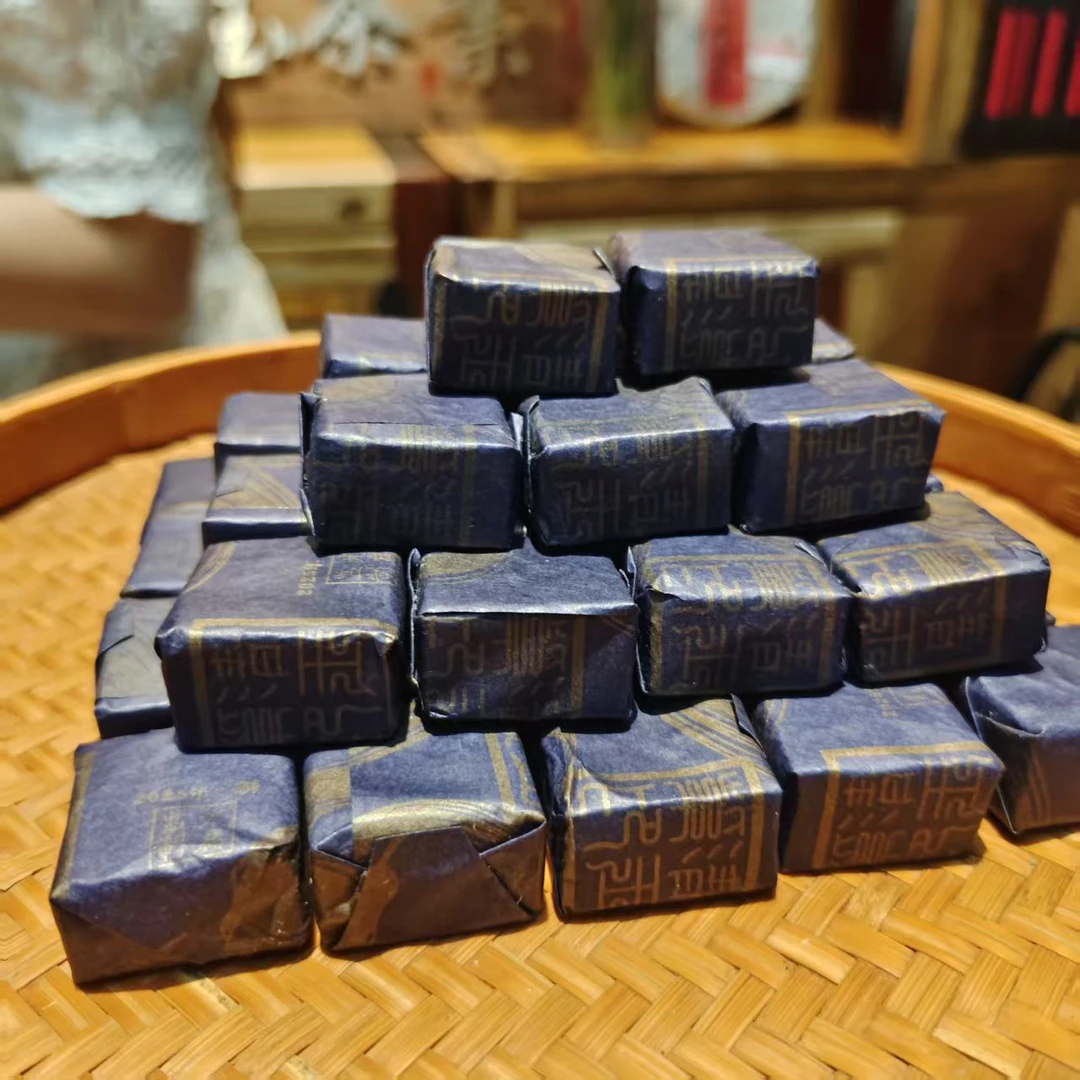 玉光扁监制【清玉紫印】清玉印级系列  普洱茶生茶