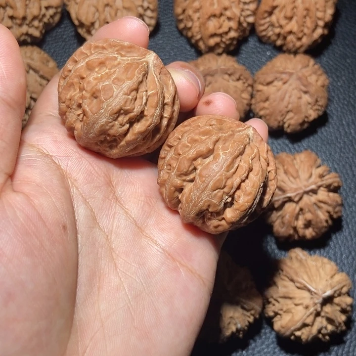 墨***斯文玩核桃吊坠秦岭野生文玩核桃