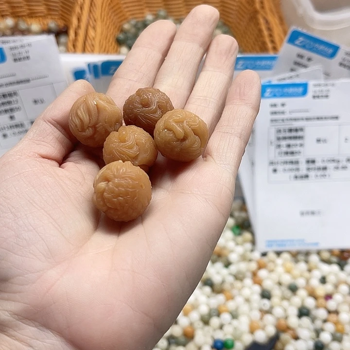 白玉菩提吊坠*‍***微瑕大凤九5颗